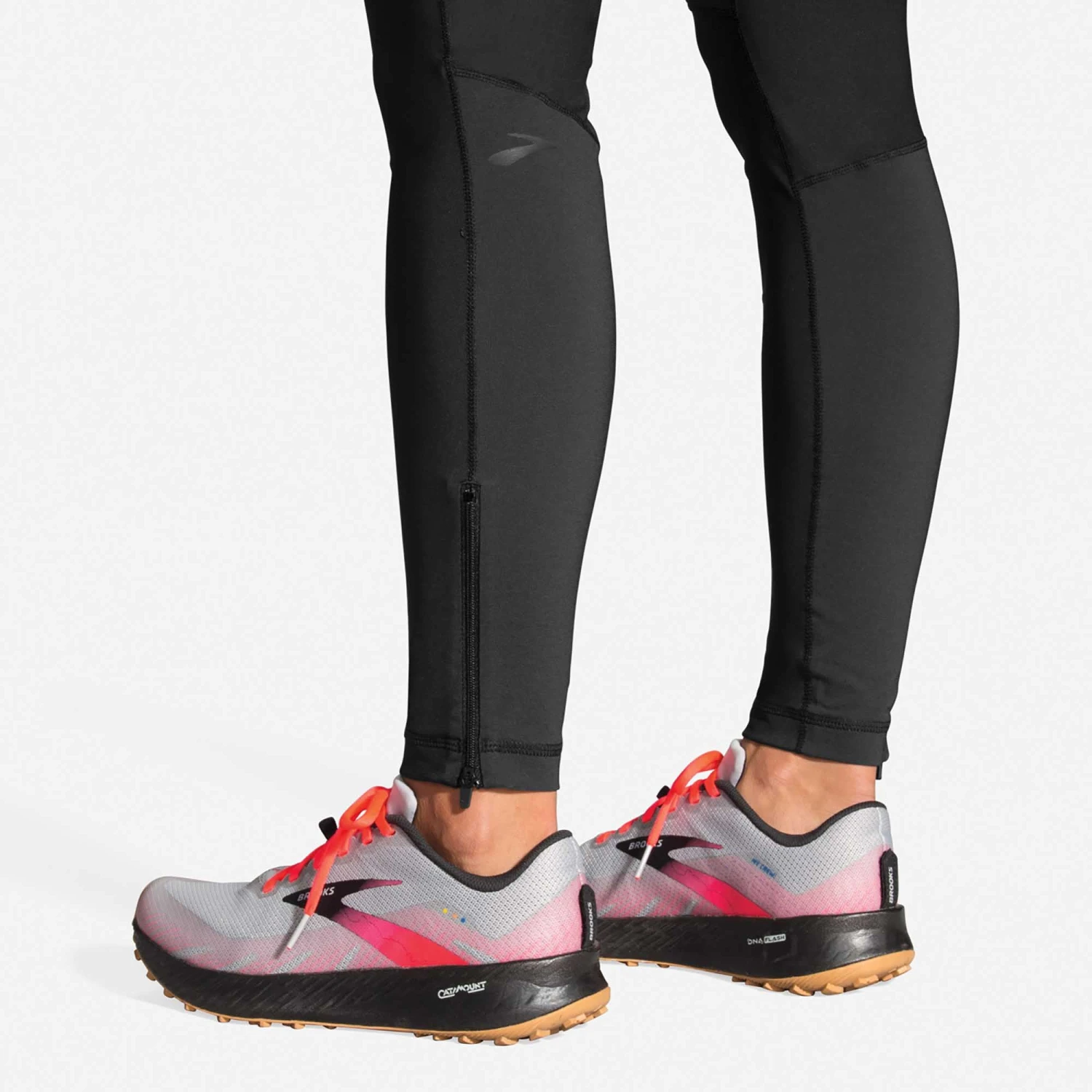 Brooks | Women's Switch Hybrid Tight 5 Brooks | Women's Switch Hybrid Tight - Image 5
