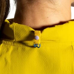 Brooks | Women's Canopy Jacket - Golden Hour -Sportswear Sale Shop 221521362 W Brooks CanopyJacket backclose