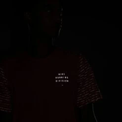 Nike | Men's Dri-Fit Run Division NV Rise 365 SS -Sportswear Sale Shop DD4851814 M nike dfrdnvrise365ss reflect