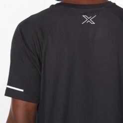 2XU | Men's Aero Tee - Black -Sportswear Sale Shop MR6557ablksrf M aerotee detailback