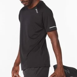 2XU | Men's Aero Tee - Black -Sportswear Sale Shop MR6557ablksrf M aerotee modelstretch