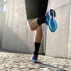 True Motion | Men's U-Tech Aion Running Shoes -Sportswear Sale Shop TMM01021D01 M Truemotion Aion LifestyleShot3