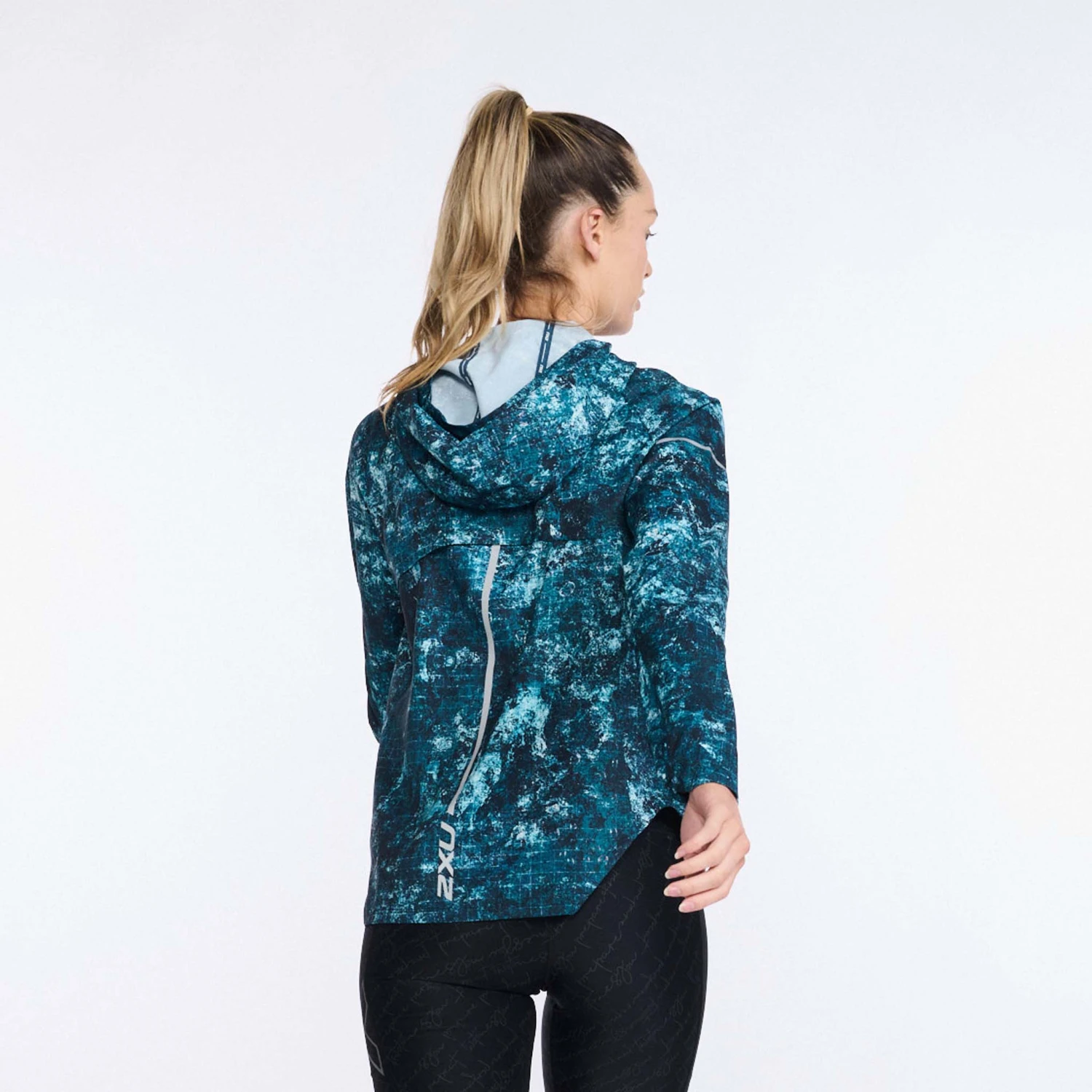 2XU | Women's Aero Jacket - Trailscape Blue 2 2XU | Women's Aero Jacket - Trailscape Blue - Image 2
